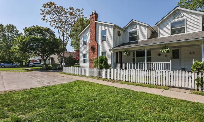 Historic Old Town Bed & Breakfast | Niagara-on-the-Lake William Shakespeare!