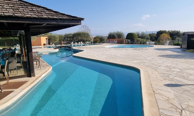 La Californie Apartment | Nice 3 P. Panoramic view, Sea and Mountain.Pool. 10 mn from the beach and the PROM
