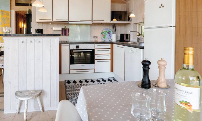 Sklskr House | Nice and bright cottage with a kitchen that is partly open to the dining and living room.