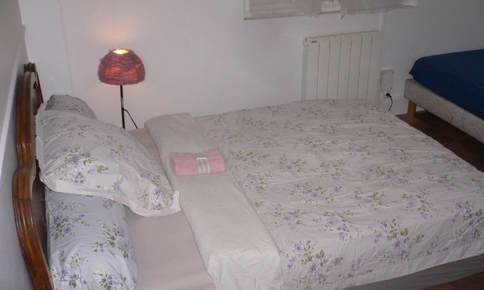 Le Mesnil-Esnard House | Nice and comfortable room.