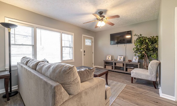 Columbus House | Nice and Cozy 2 Bedroom Home -10 min from Ft. Benning, GA