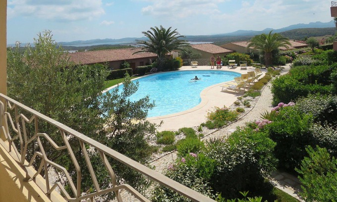 Porto Pozzo Apartment | Nice apartment for 4 guests with A/C, WIFI, pool, TV, terrace and pets allowed