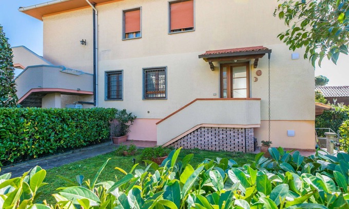 Rosignano Solvay Apartment | Nice apartment for 4 people with WIFI, A/C, TV, patio and parking