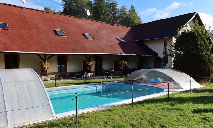 Desna Apartment | Nice apartment for 4 guests with pool, WIFI, TV and patio