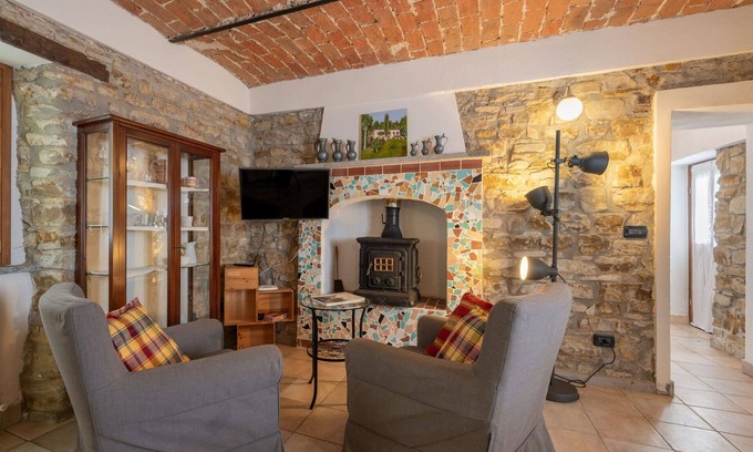 Monastero Bormida Apartment | Nice apartment for 2 people with WIFI, pool, TV and parking