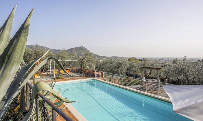 Pieve a Nievole Apartment | Nice apartment for 6 guests with pool, hot tub, WIFI, TV, patio and pets allowed