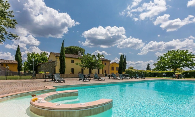 Limite Sull'Arno Villa | Nice apartment in villa for 4 people with pool, A/C, WIFI, TV and parking