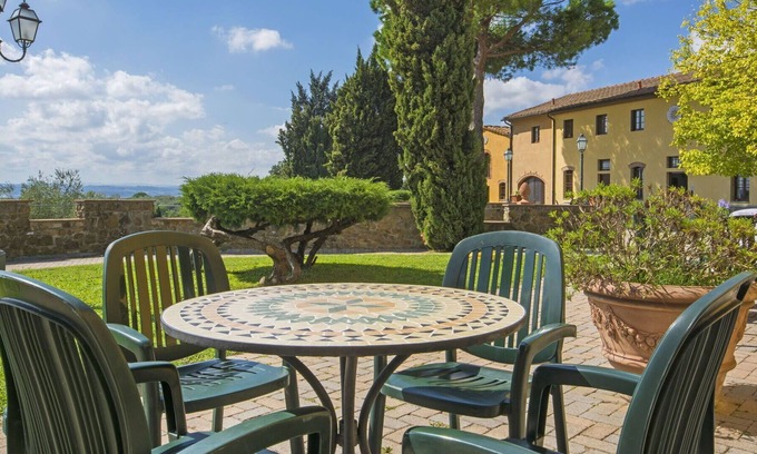 Capraia e Limite Villa | Nice apartment in villa for 6 people with pool, A/C, WIFI, TV and parking