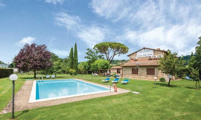 Poggiarello Villa | Nice apartment in villa for 4 guests with pool, A/C and TV, close to Siena