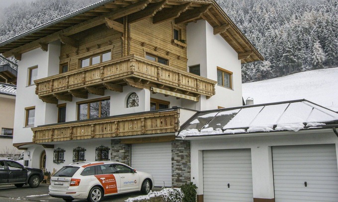Bruck am Ziller Apartment | Nice apartment for 4 people with WIFI, TV and balcony
