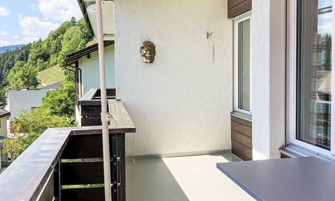 Trin Apartment | Nice apartment for 2 guests with WIFI, TV, balcony, pets allowed and panoramic view
