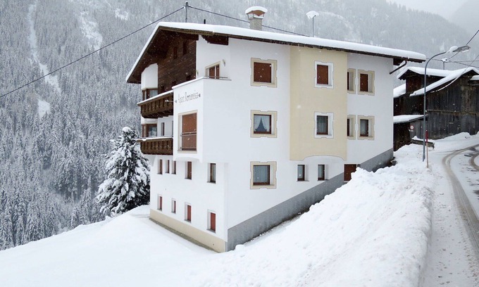 Kappl Apartment | Nice apartment for 20 people with WIFI, TV and balcony