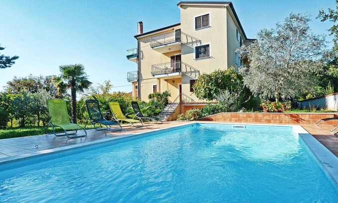 Valica Apartment | Nice apartment for 3 guests with A/C, WIFI, pool, TV and balcony