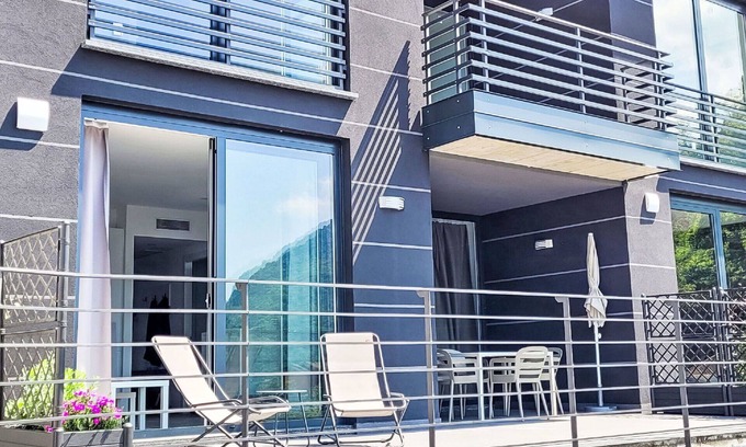 Nesso Apartment | Nice apartment for 3 people with WIFI, A/C, pool, TV and terrace