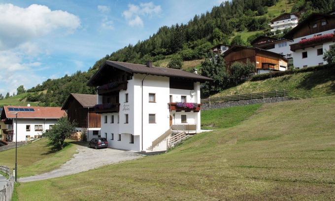 Fendels Apartment | Nice apartment for 4 guests with WIFI, TV, balcony and parking