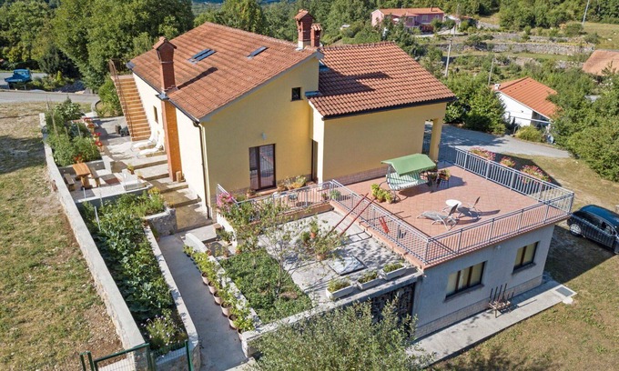 Zvonece Apartment | Nice apartment for 4 guests with A/C, WIFI, TV, terrace, pets allowed and panoramic view