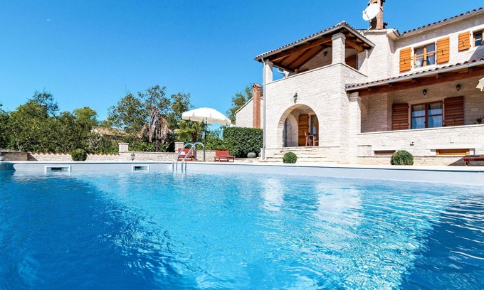 Stifanici Apartment | Nice apartment for 4 guests with A/C, WIFI, pool, TV, terrace and pets allowed
