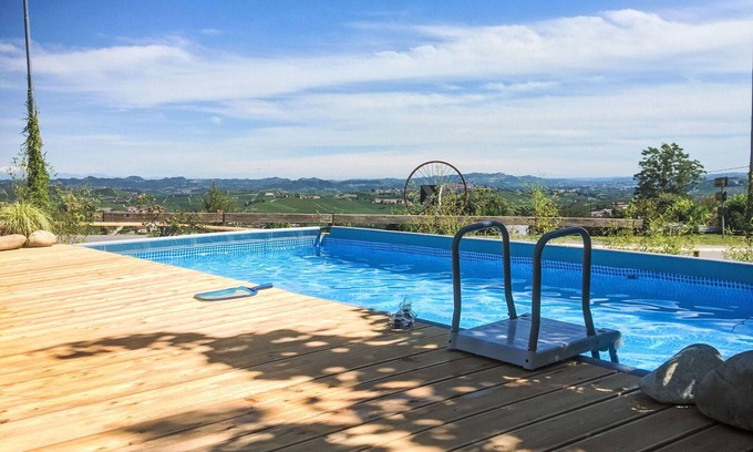 La Morra Apartment | Nice apartment for 4 people with pool, WIFI, TV, patio, pets allowed and parking