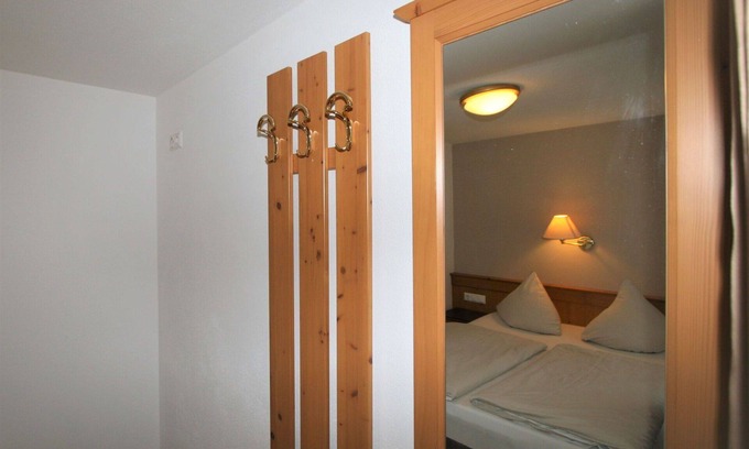Stummerberg Apartment | Nice apartment for 4 people with pool, WIFI, TV, balcony and pets allowed