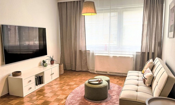 Siegburg Apartment | Nice apartment for 5 guests with WIFI, TV and balcony