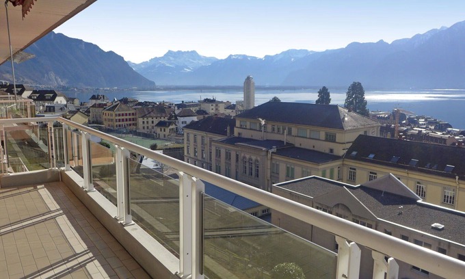 Montreux Apartment | Nice apartment for 5 people with WIFI, TV, balcony, pets allowed and panoramic view