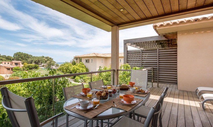 Sainte-Lucie-de-Porto-Vecchio Apartment | Nice apartment for 6 people with A/C, WIFI, TV, terrace and pets allowed
