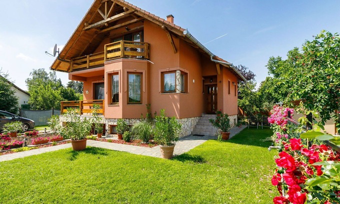 Fonyodliget Apartment | Nice apartment for 6 people with A/C, WIFI, TV, patio and parking