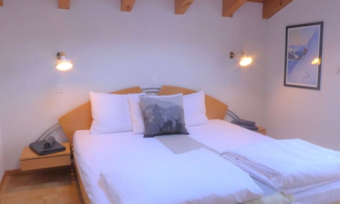 Taesch Apartment | Nice apartment for 6 people with WIFI, TV and balcony
