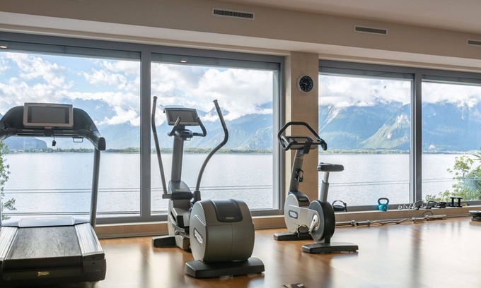 Montreux Apartment | Nice apartment for 7 guests with pool, A/C, WIFI, TV, terrace and panoramic view