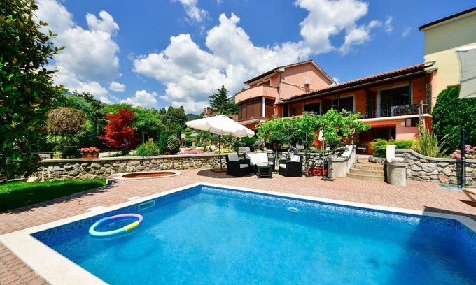Sarsoni Apartment | Nice apartment for 8 people with private pool, WIFI, TV, terrace and pets allowed