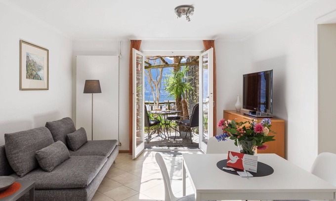 Ronco sopra Ascona Apartment | Nice apartment for 4 guests with WIFI, TV, patio, pets allowed and panoramic view