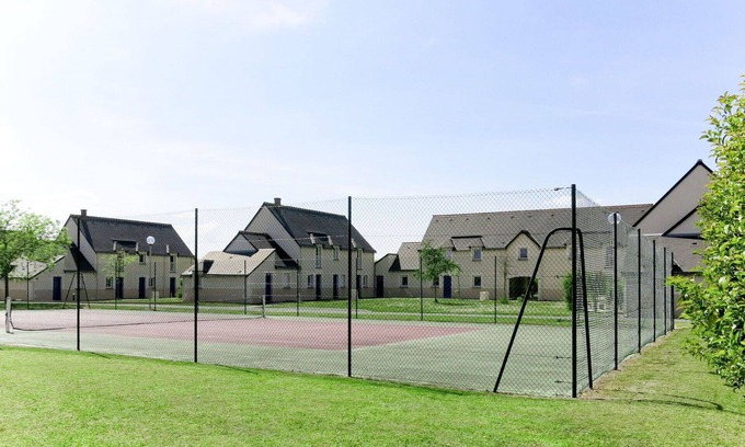 Azay-le-Rideau House | Nice apartment in villa for 6 guests with pool, WIFI, TV, terrace, pets allowed and parking