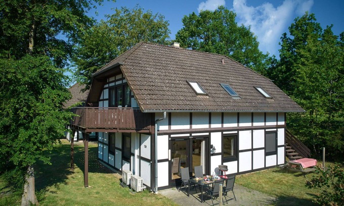 Frankenau House | Nice apartment in villa for 6 guests with WIFI, TV, terrace and pets allowed