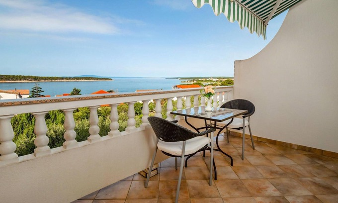Rab Apartment | Nice apartment in Barbat na Rabu