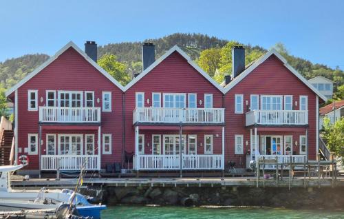 Sveio Apartment | Nice Apartment In Auklandshamn