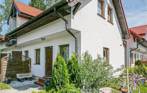 Dabki Apartment | Nice Apartment In Bobolin With Wifi