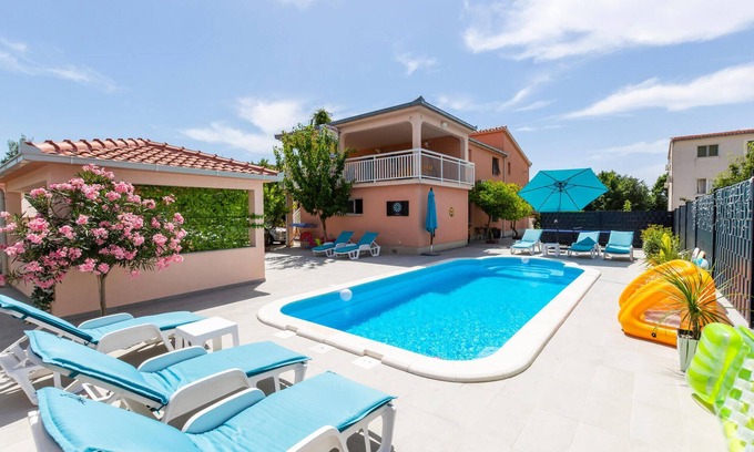 Kastel Novi Apartment | Nice apartment in Kastel Novi with WiFi