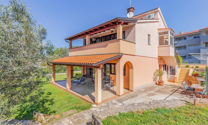 Medulin Apartment | Nice apartment in Medulin with WiFi