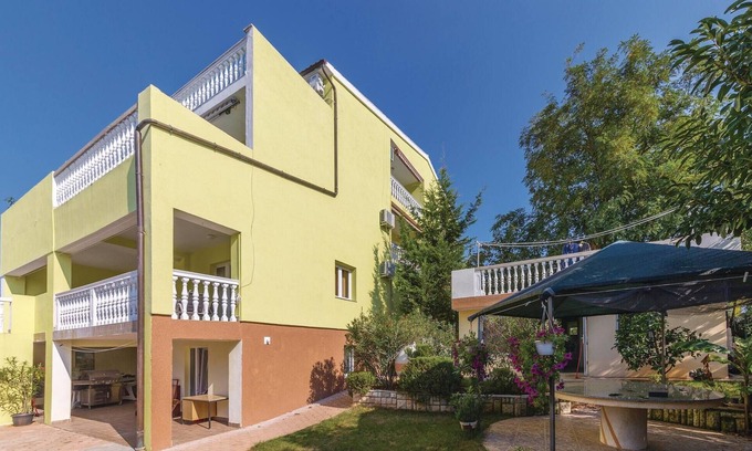 Stinjan Apartment | Nice apartment in Stinjan