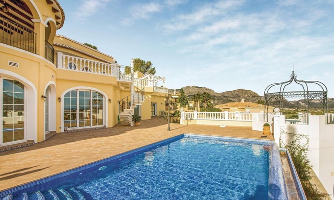 Orba Apartment | Nice apartment in Trullent