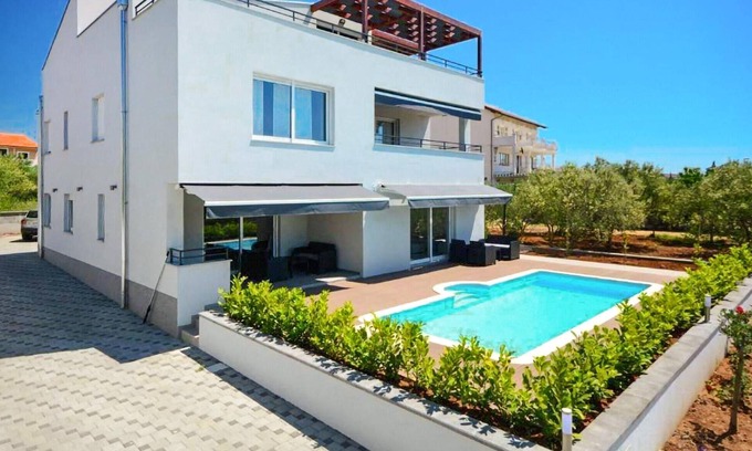 Turanj Apartment | Nice apartment in Turanj with WiFi