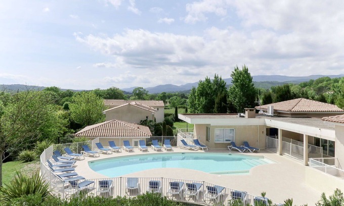 Montauroux House | Nice apartment in villa for 8 guests with WIFI, pool, A/C, TV, terrace, pets allowed and parking