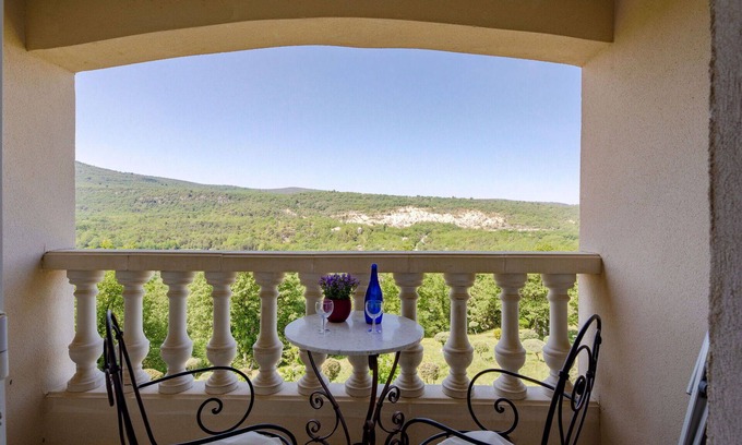 Bauduen Villa | Nice apartment in villa with WIFI, TV, balcony, pets allowed, panoramic view and parking