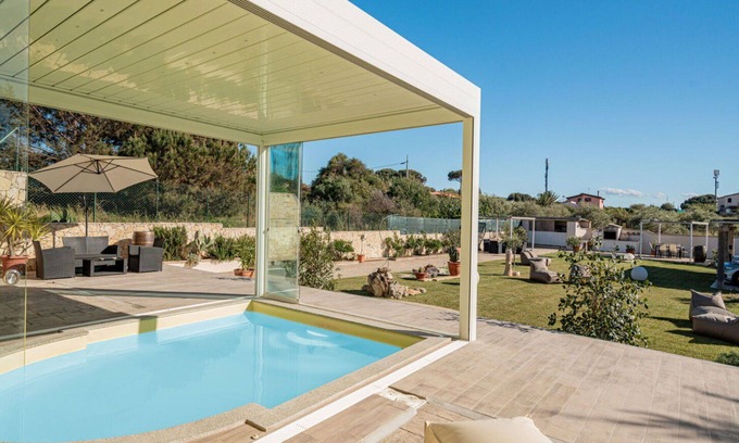 Eden Beach Villa | Nice apartment in villa for 3 guests with pool, WIFI, A/C, TV and patio