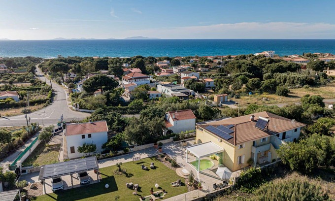 Eden Beach Villa | Nice apartment in villa for 5 people with pool, A/C, WIFI, TV and patio