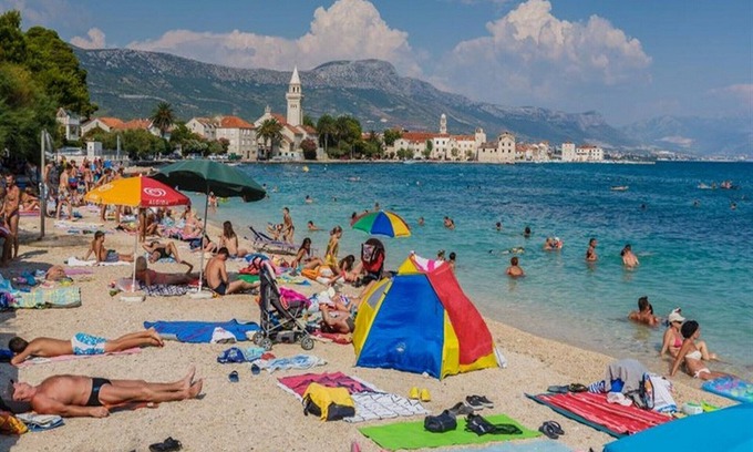 Kastel Sucurac Condo | Nice apartment with a large garden and BBQ between Split and Trogir