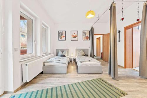 Apolda Apartment | Nice Apartment with Balcony