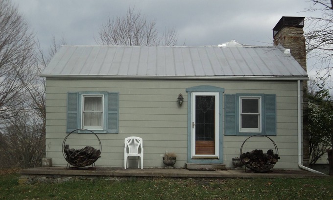 Petersburg House | NICE COUNTRY HOME THAT IS IN A PEACEFUL SURROUNDING THAT HAS PLENTY OF RELAXATIO
