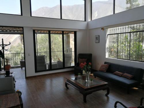 Santa Cruz de Cocachacra Ski Chalet | Nice country house with pool and beautiful view