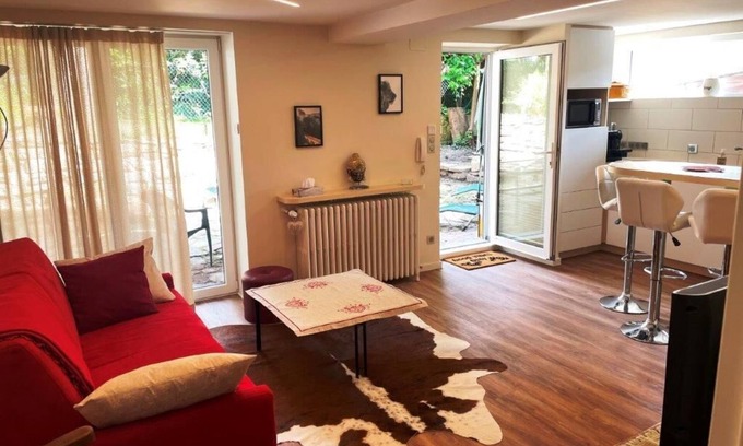 Plaine des Bouchers Apartment | Nice flat in villa, quiet 10mn from the center, streetcar 100m, free parking.